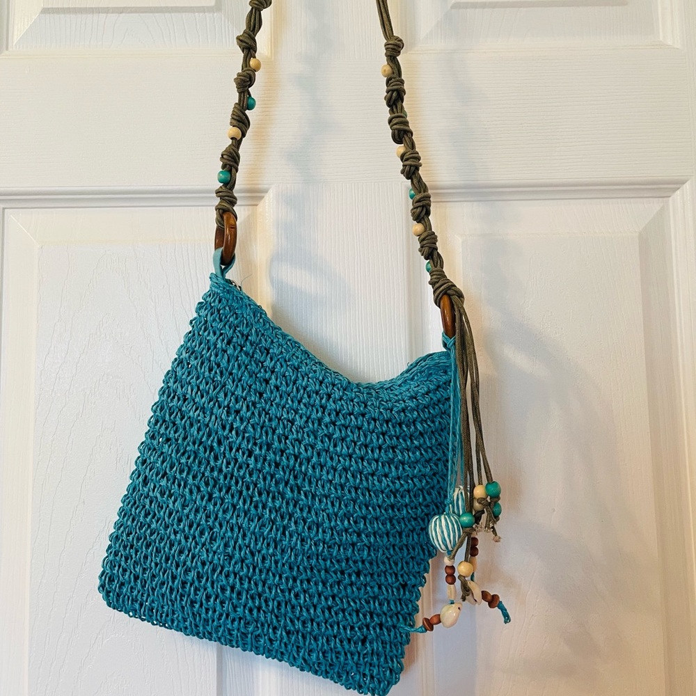Sun “N” Sand turquoise/aqua woven straw purse embellished with shells and beads